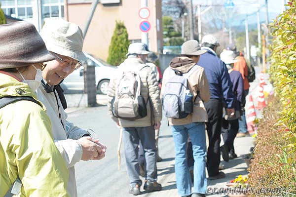 巾着田に向かいます